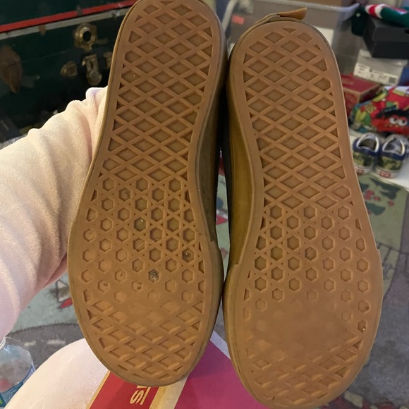 Vans - Picture 2 of 5